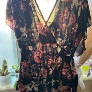 Torrid Size 1 Black Blouse With Mauve & Tan Flowers